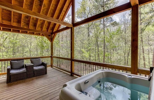 Cleveland Cabin | Pure Gold-Voted Top New Design Super Luxury and Private