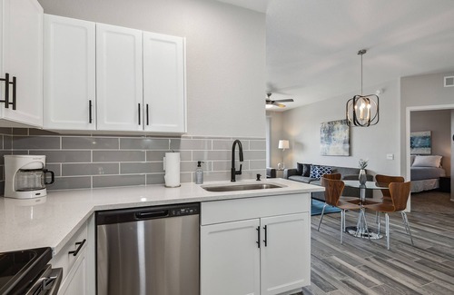 Desert View Village Apartment | Pure Suites Phoenix 2 Bed Gym Pool Cabana 2