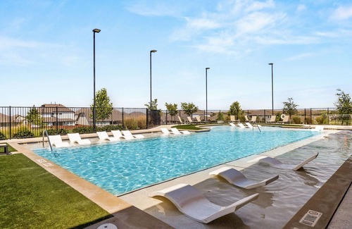Buda House | Purple Prairie Retreat Pool, Patio, & BBQ 20 min to ACL