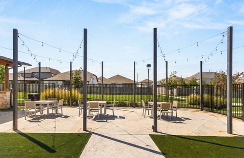 Buda House | Purple Prairie Retreat Pool, Patio, & BBQ 20 min to ACL