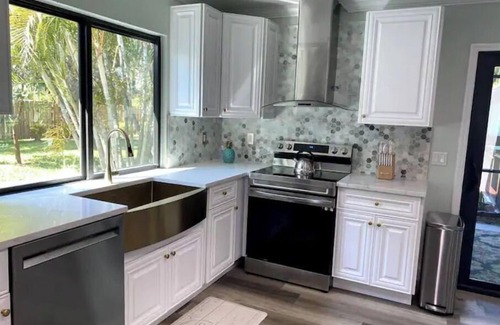 Port Saint Lucie Villa | *Putting Green* Treasure Coast Jungle Oasis