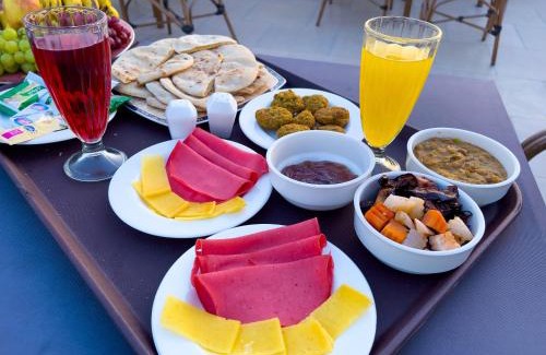 Kafrat al Jabal Bed & Breakfast | Pyramids Golden Gate Hotel - Full Pyramids View & Roof Top