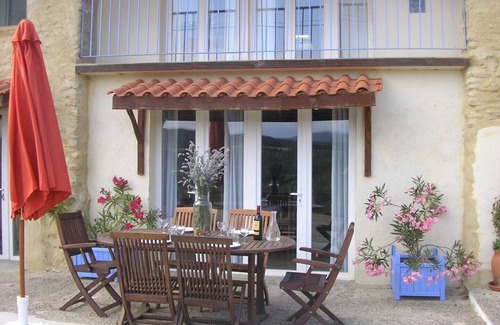 Coussa Cottage | Pyreneen Vue gite with pool, renovated farmhouse tranquil with amazing views