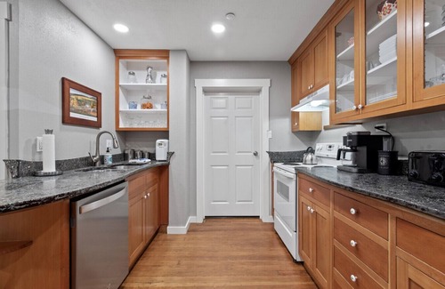Baker City Apartment | Pythian Castle Hideaway