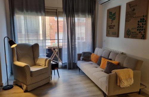 Poble Nou Apartment | QEhome - confort, parking y cargador EV en el centro de Manresa