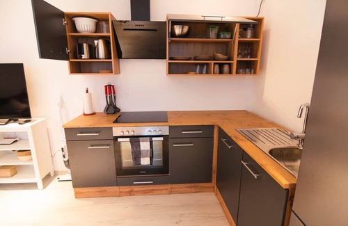 Dillenburg Apartment | Qonroom for 4 Ntflx Kitchen Comfy Sofa