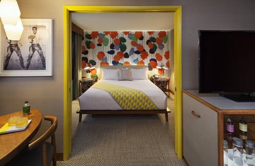 Venice Hotel | Quad (Courtyard) View King Suite at The Kinney Venice Beach!