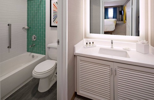 Venice Hotel | Quad (Courtyard) View King Suite at The Kinney Venice Beach!