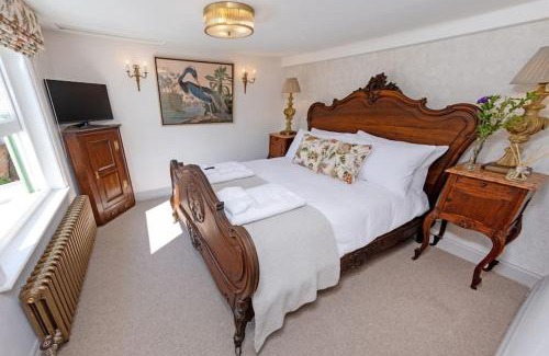 New Forest District House | Quaint 18th Century Cottage in Lymington