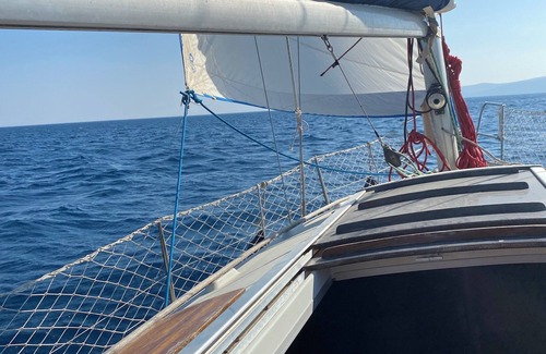 Sigacık Boat Rental | Quaint 2-bedroom boat in Sığacık