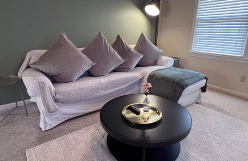 Rosewood Condo | Quaint and cozy 2 Bed, 1 Bath