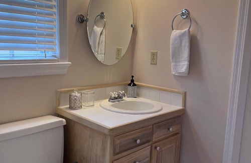 Rosewood Condo | Quaint and cozy 2 Bed, 1 Bath