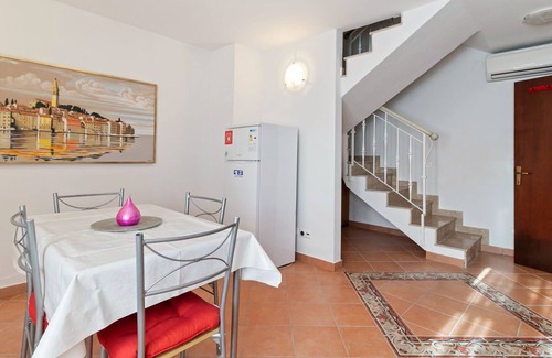 Krmed House | Quaint Apartment in Rovinj with Terrace