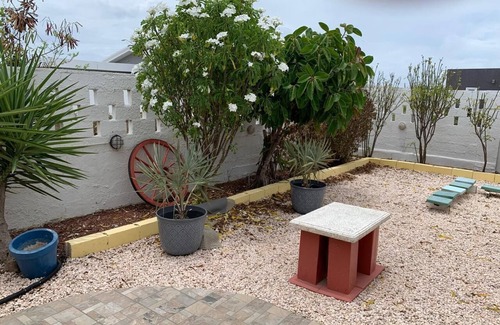 Sero Colorado House | Quaint bungalow overlooking the Caribbean. A short 8 minute walk to Baby Beach