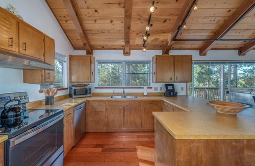 Arnold Cabin | Quaint Cabin Tucked Away in Arnold w/Private Hot Tub and Great View!