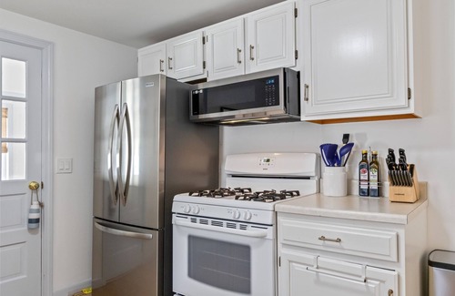 South Yarmouth House | Quaint Cape Cod Home! A/C! Firepit! Dogs Allowed