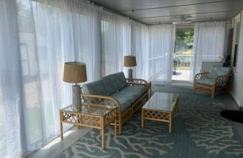 Lancaster House | Quaint Cottage on Myer Creek