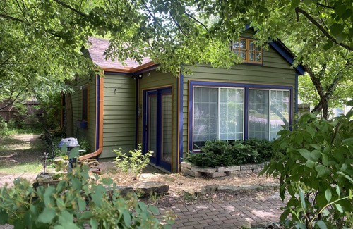 Wabasha Cottage | Quaint cottage steps from Marina
