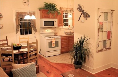Bay St Louis Cottage | Quaint Cottage, Walk to Beach and Old Town Bay St. Louis