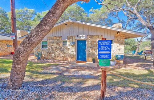 Canyon Lake Cottage | Quaint Cottages in Canyon Lake! Perfect for kids!