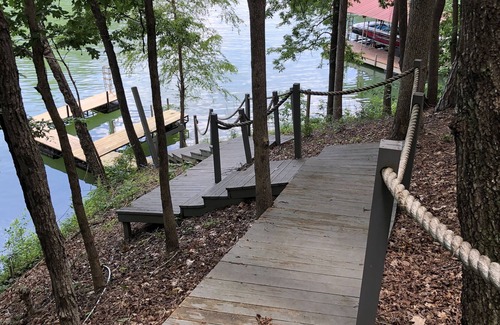 Fair Play Cabin | Quaint, Cozy, and Quiet Cabin on Lake Hartwell w/deep water dock