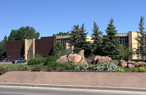 Laramie Apartment | Quaint Downstairs Apartment by Campus w/amenities