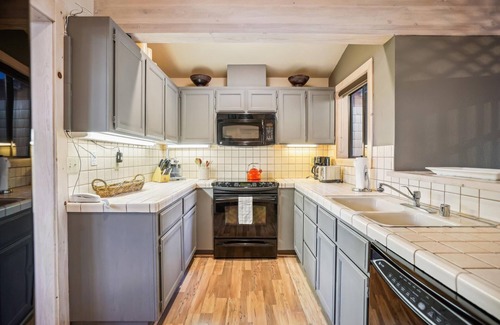 Tahoe City Condo | Quaint Forest View Condo Rocky Ridge #104