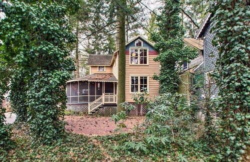 Mount Gretna Heights Cottage | Quaint 'Gretna Getaway' Cottage w/Screened Porch!