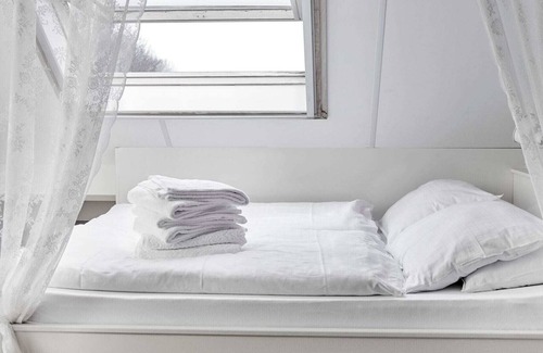 Schafelt House | Quaint Holiday Home in Baarlo with Terrace