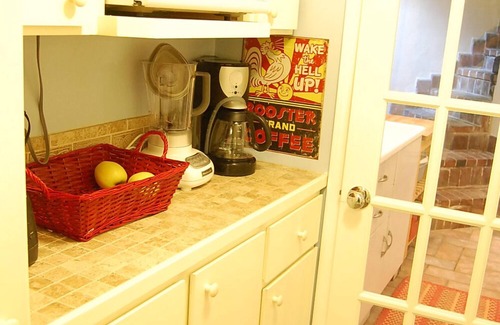 Laurelhurst Apartment | Quaint private cottage apt. in highly desirable area, close to everything