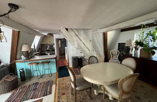 Quechee House | Quaint Quechee A-Frame