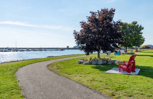 Port Colborne Cottage | Quaint rear guest suite along the canal and close to Niagara Falls and wineries.