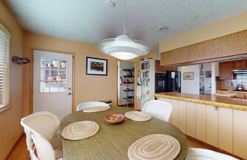 Eureka House | Quaint & Spacious Home w/Panoramic Bay Views & a Large Deck