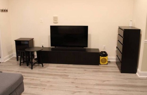 Federal Hill Apartment | Quaint Studio @ Discount in Fed Hill, Pets Allowed