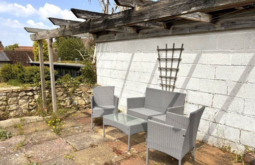 Cuddesdon Cottage | Quaint, tranquil village cottage set back from road in Long Crendon near Thame