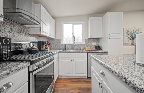 Seaside House | Quaint trendy home just a stroll from the seas