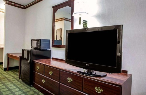 Arcola Hotel | Quality Inn Arcola