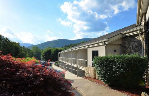 Cherokee Hotel | Quality Inn Cherokee Riverside