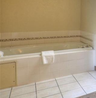 Cherokee Hotel | Quality Inn Cherokee Riverside
