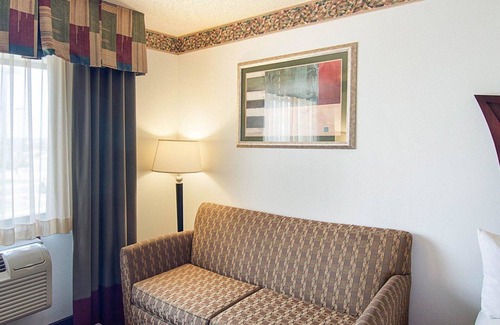 Midland Hotel | Quality Inn Midland South