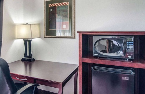 Midland Hotel | Quality Inn Midland South