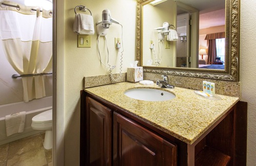 Historic District - North Hotel | Quality Inn Savannah Historic District