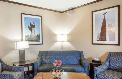 Tulsa Hotel | Quality Inn Tulsa - Downtown West