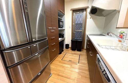 Honkomagome Apartment | Quality lodging in the heart of Tokyo. A 4-minute walk from Tabata Station on the JR Yamanote Line. Maximum of 19 people.