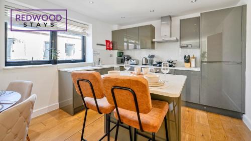 Camberley Apartment | Quality Serviced Apartments in Camberley Town Centre, Free WiFi By Redwood Stays