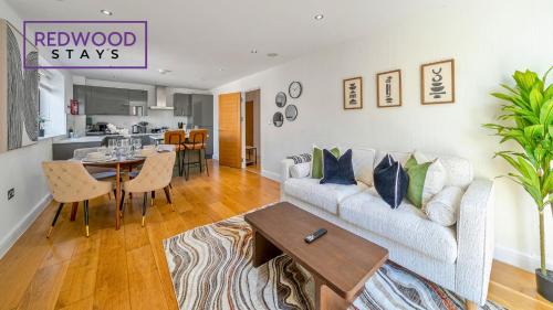 Camberley Apartment | Quality Serviced Apartments in Camberley Town Centre, Free WiFi By Redwood Stays
