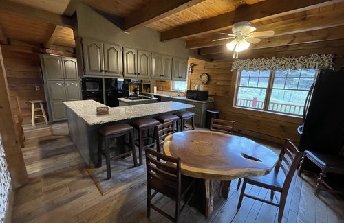 Mount Hope Cabin | Quality Time Together! Log Cabin Sleeps 28 Kids Love It!