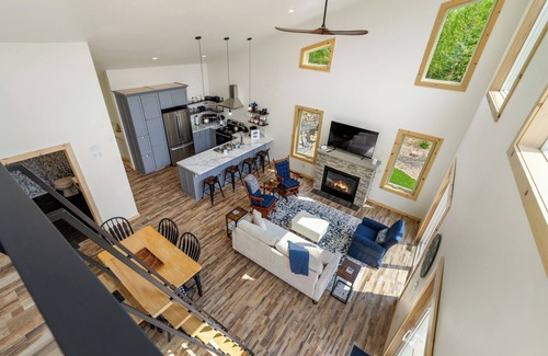 Sturgeon Bay House | Quarry's Edge Retreat – New Waterfront Getaway w/Airy Interiors & Private Dock!