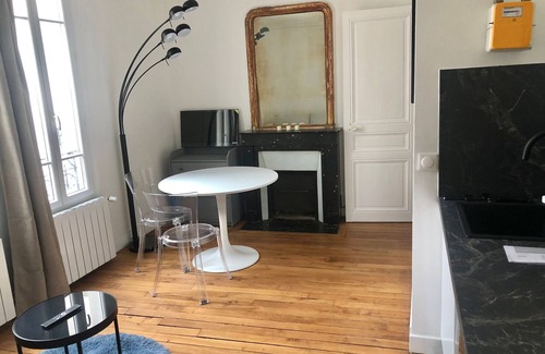 Epinettes Apartment | Quartier des Batignolles