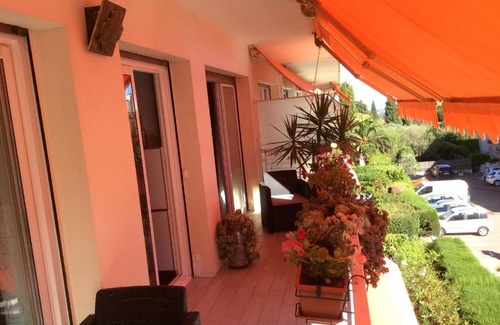 Vence Apartment | Quartier piscine municipale Bel Appart 4 pers terrasse parking wi-fi